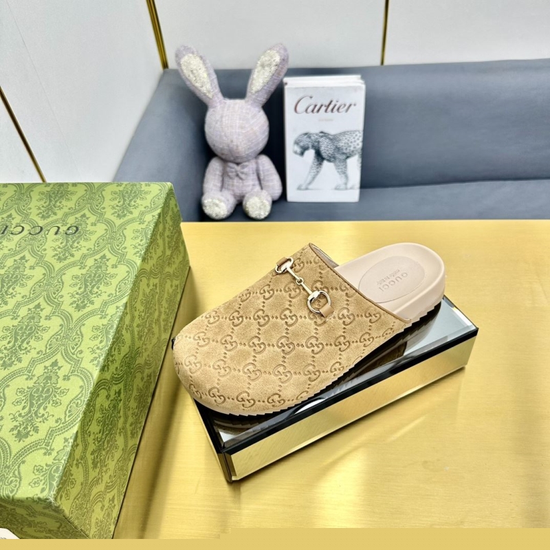 G*u*i slippers